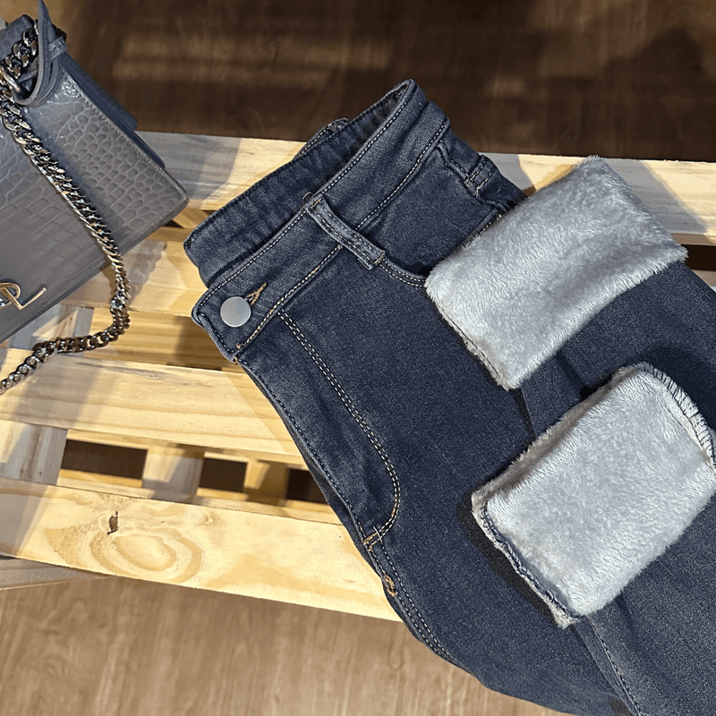 Calça Jeans Feminina com Elastano Peluciada  + Meia Térmica