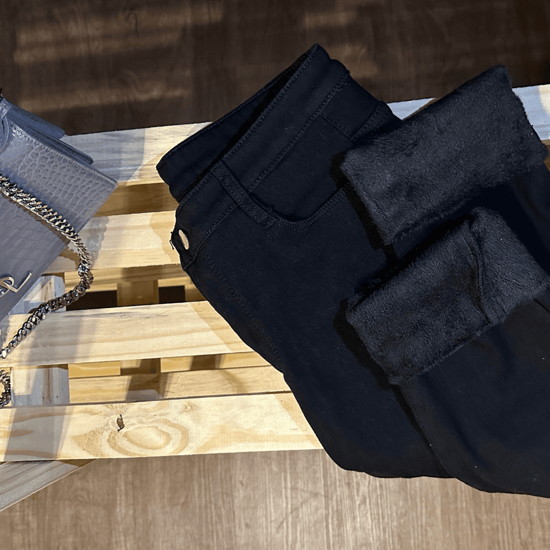 Calça Jeans Feminina com Elastano Peluciada  + Meia Térmica